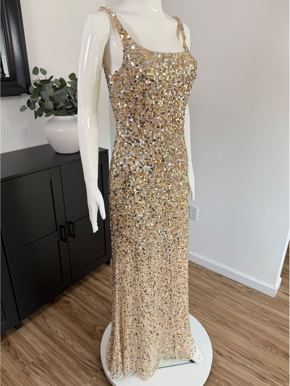 Mac Duggal Gold Sequin 10705 Embellished Dress Size 6 - Picture 8 of 12
